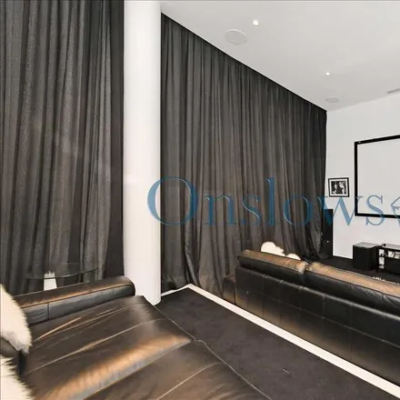Image 9 - The Tower Hotel, Great West Road, London, TW8 9BZ, United Kingdom - Apartment for rent