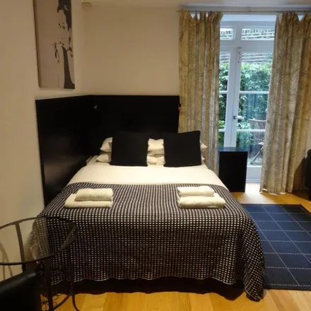 Image 4 - 30 Cartwright Gardens, London, WC1H 9EH, United Kingdom - Apartment for rent