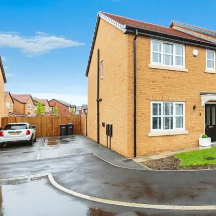 Buy this 3 bed duplex on Pendle Close in Thornton, FY5 3WB