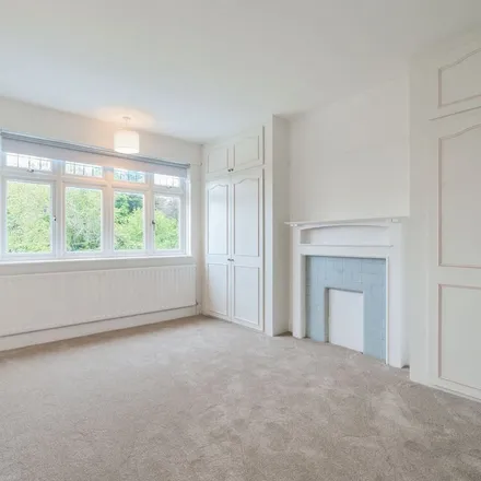 Rent this 4 bed townhouse on Eastlands Crescent in London, SE21 7EG