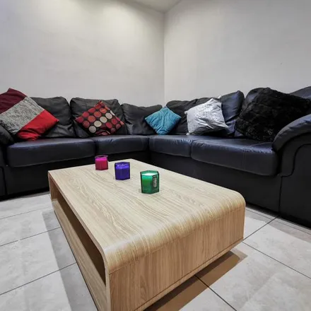 Image 7 - Meadow View, Leeds, LS6 1JQ, United Kingdom - Apartment for rent