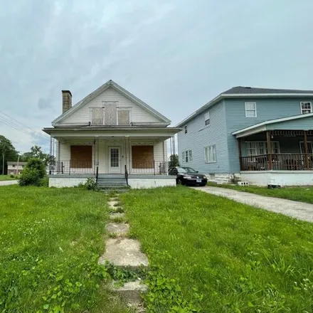 Buy this 3 bed house on 1103 W Cottage Hill Ave in Decatur, Illinois