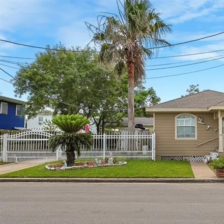 Buy this 2 bed house on 1915 55th Street in Galveston, TX 77551