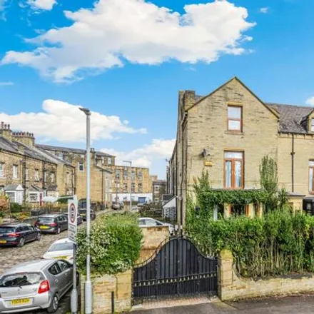 Buy this 6 bed house on Vine Terrace in Halifax, HX1 2EW