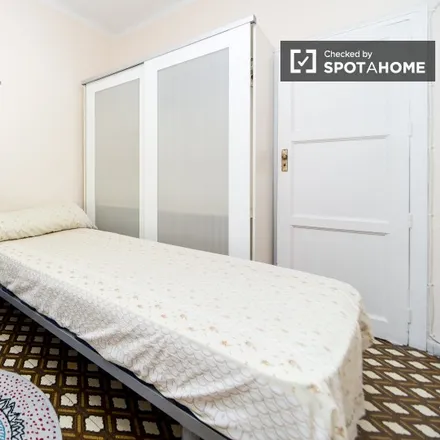 Rent this 5 bed room on Madrid in Calle de Martín de Vargas, 10