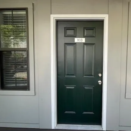 Image 2 - 1447 Saint Mary Street, New Orleans, LA 70130, USA - Apartment for rent