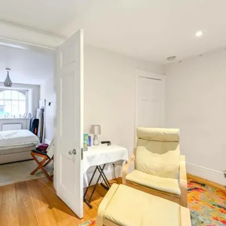 Buy this 1 bed apartment on Canonbury Square in Londres, London