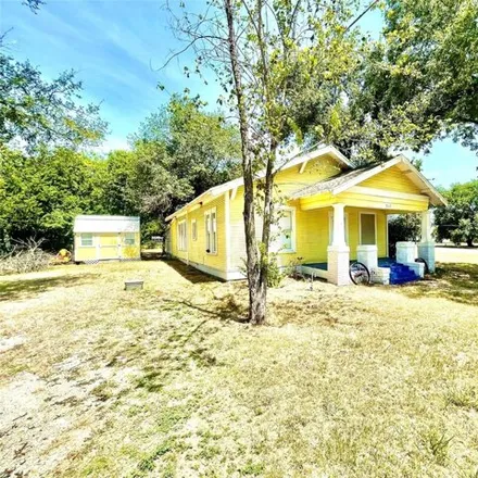 Buy this 3 bed house on 906 West Angeline Street in Groesbeck, TX 76642