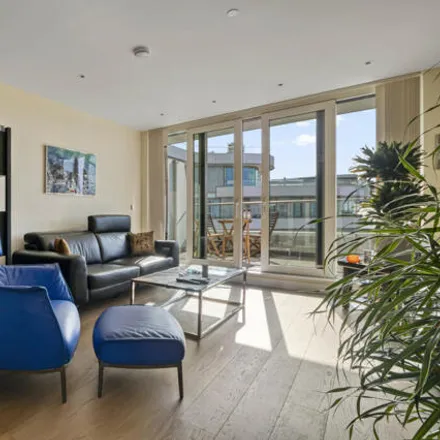 Image 5 - The Cascades, Sopwith Way, London, SW11 8NS, United Kingdom - Apartment for sale
