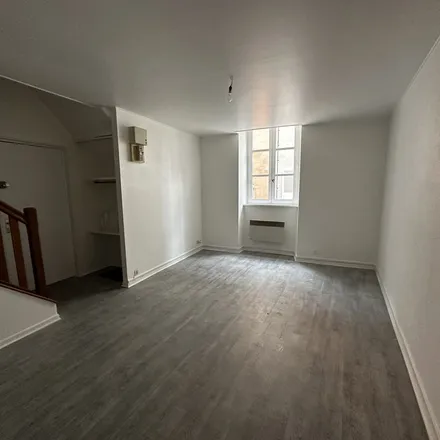 Image 2 - 9 Rue du Marché, 43100 Brioude, France - Apartment for rent