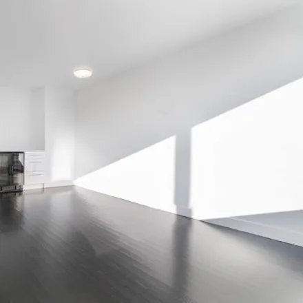 Image 2 - 245 E 54th St Apt 26h, New York, 10022 - Apartment for sale