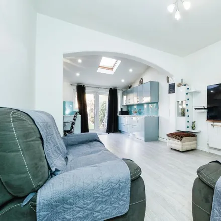 Image 5 - Wycombe Road, London, IG2 6UT, United Kingdom - Duplex for rent