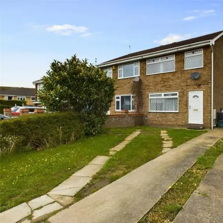 Buy this 3 bed duplex on Sawston Close in Loversall, DN4 9BH