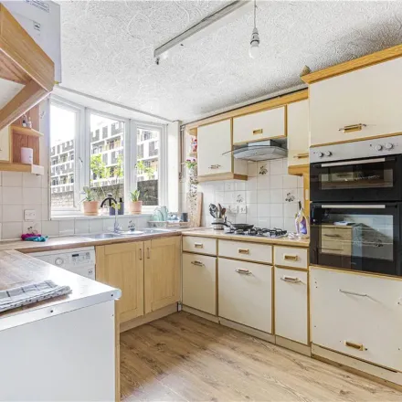 Rent this 3 bed apartment on De Beauvoir Road in De Beauvoir Town, London