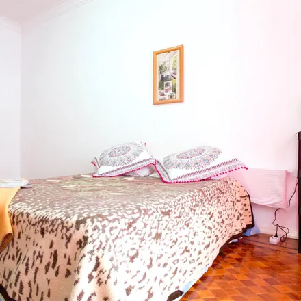 Rent this 3 bed room on Jardim das Marias in Estrada de Benfica, 1500-386 Lisbon