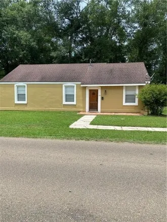 Rent this 3 bed house on 333 N Tyler St in Covington, Louisiana