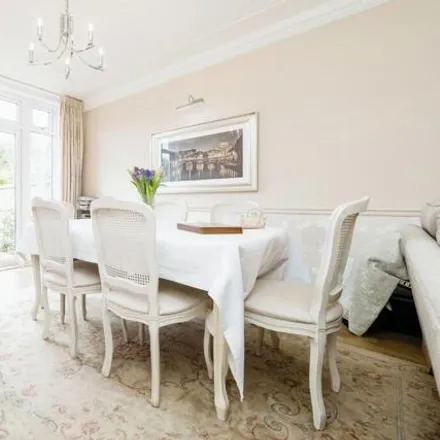 Image 5 - Fairlawn Drive, London, IG8 9AW, United Kingdom - Duplex for sale