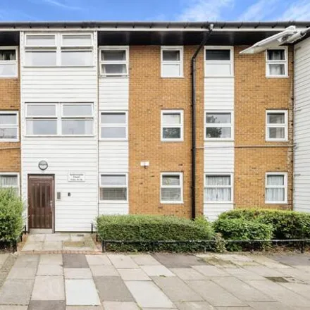 Image 1 - Myrtle Road, London, RM3 8XS, United Kingdom - Apartment for sale