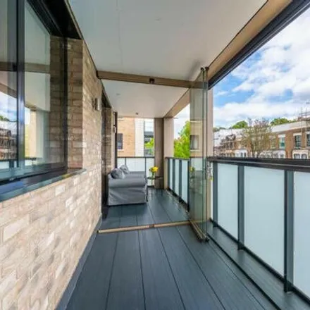Image 5 - Chippenham Gardens, London, NW6 5LH, United Kingdom - Townhouse for rent