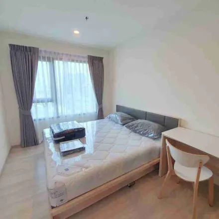 Rent this 1 bed apartment on unnamed road in Huai Khwang District, 10310