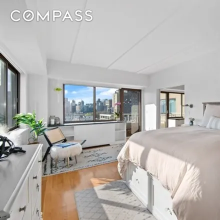Image 9 - 240 East 10th Street, New York, NY 10009, USA - Condo for sale