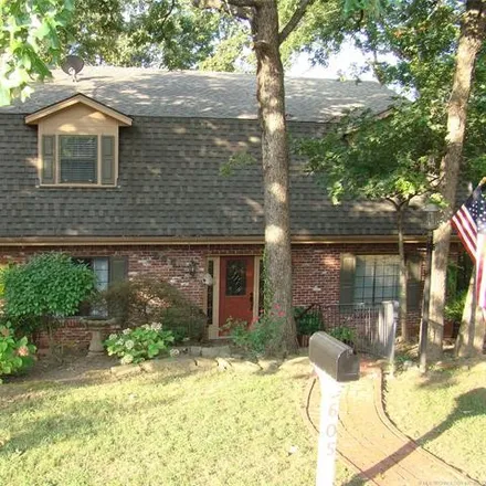 Buy this 5 bed house on 605 Kenwood Drive in Bartlesville, OK 74006