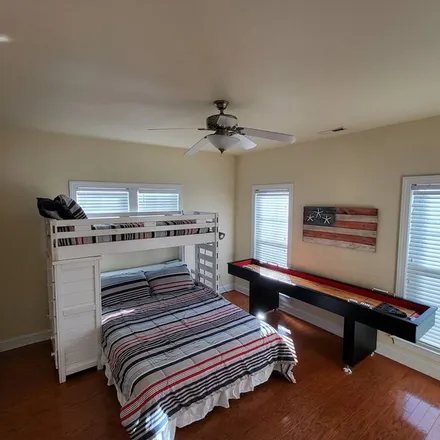 Rent this 6 bed condo on Carolina Beach