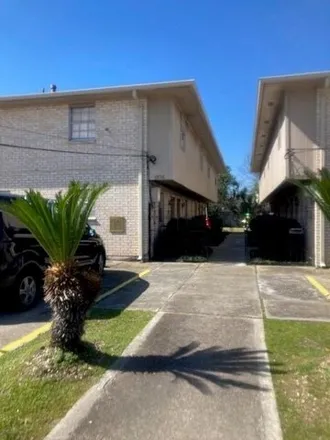 Rent this 2 bed townhouse on 1936 Hickory Avenue in Harahan, Jefferson Parish