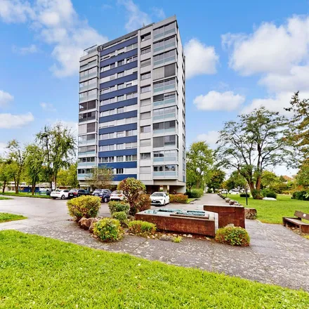 Rent this 3 bed apartment on Einkaufzentrum Paradies in Spitzwaldstrasse 215, 4123 Allschwil
