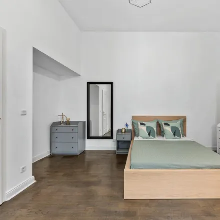 Rent this 9 bed room on Piccola Taormina in Uhlandstraße 29, 10719 Berlin