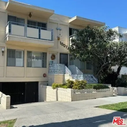 Rent this 1 bed house on 8069 Romaine Street in Los Angeles, CA 90046