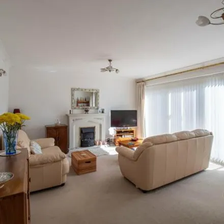 Image 2 - Cookham Dene, 11 Buckhurst Road, Bexhill-on-Sea, TN40 1QF, United Kingdom - Apartment for sale