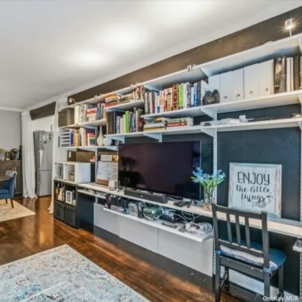 Image 3 - 106-02 68th Drive, New York, NY 11375, USA - Apartment for sale