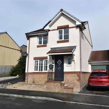 Buy this 3 bed house on Larcombe Road in Cornwall, PL25 3EY