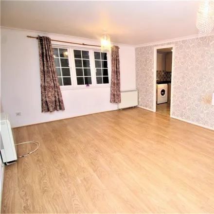 Image 3 - Phillipers, The Gossamers, Meriden, WD25 9AG, United Kingdom - Apartment for rent