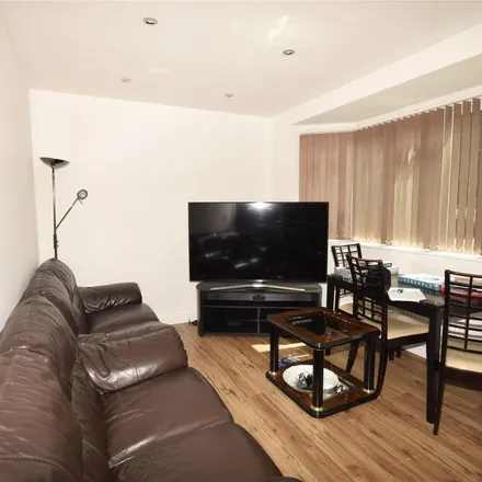 Image 5 - Lowther Road, London, HA7 1EP, United Kingdom - Apartment for rent