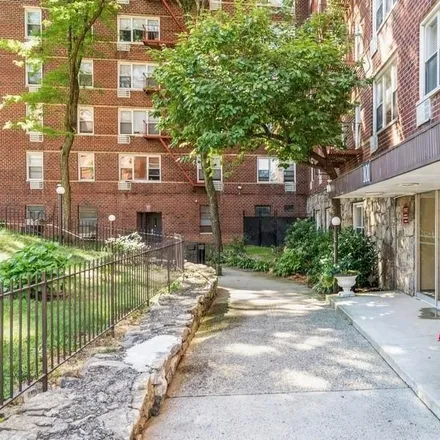 Buy this 3 bed condo on 101 Highland Avenue in Ludlow, City of Yonkers