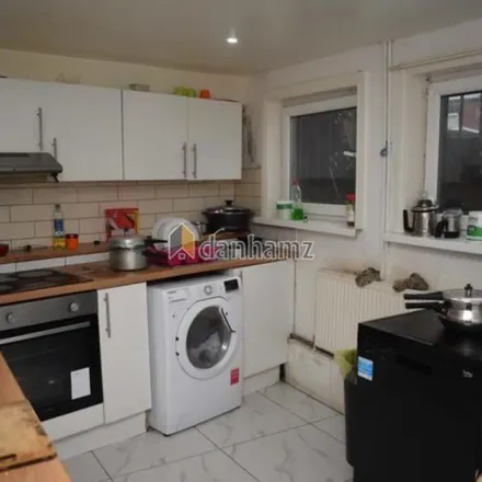 Image 4 - Royal Park Grove, Leeds, LS6 1HF, United Kingdom - Apartment for rent