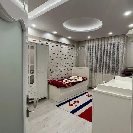 Rent this 4 bed apartment on Yıldırım Mahallesi Muhtarlığı in Şehit Kamil Balkan Caddesi 78, 34045 Bayrampaşa