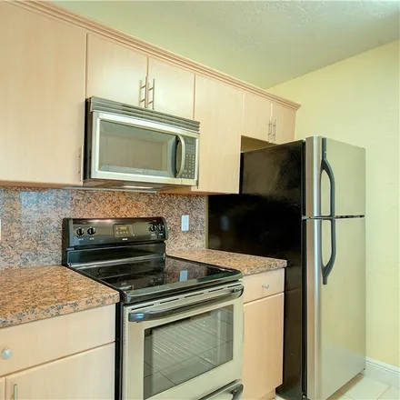 Buy this 1 bed condo on 3401 Winkler Avenue in Fort Myers, FL 33916