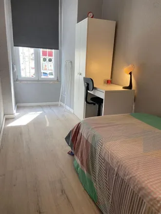 Rent this 4 bed room on Rua Francisco Sanches