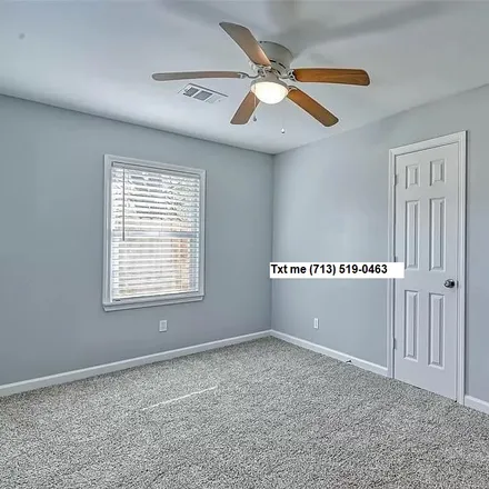 Rent this 1 bed room on 1007 Boundary Street in Houston, TX 77009