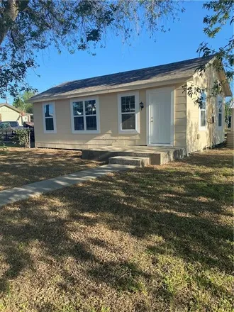 Image 1 - 215 West Vance Street, Refugio, TX 78377, USA - House for sale