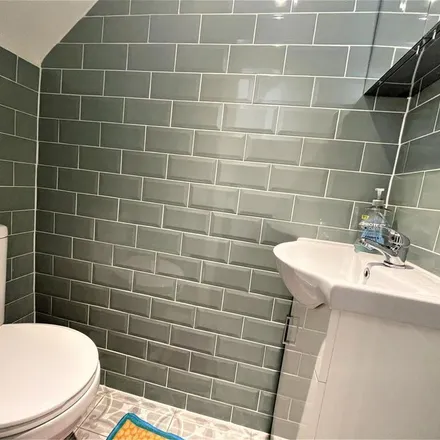 Rent this 5 bed apartment on Spencer Road in London, W3 6DW