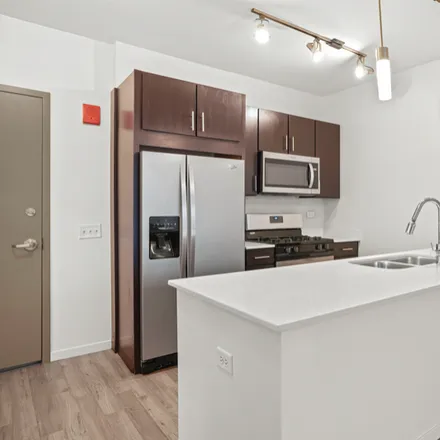 Image 1 - 801 W Bradley Pl - Apartment for rent