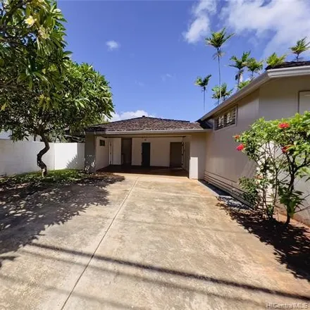 Image 2 - 903 Kealaolu Avenue, Honolulu, HI 96816, USA - House for rent