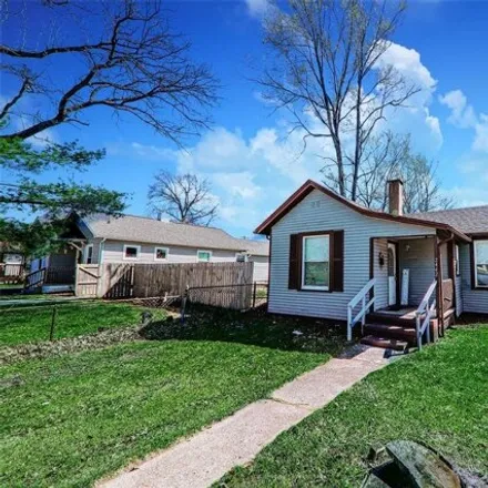 Buy this 2 bed house on 2464 Sheridan Avenue in Granite City, IL 62040