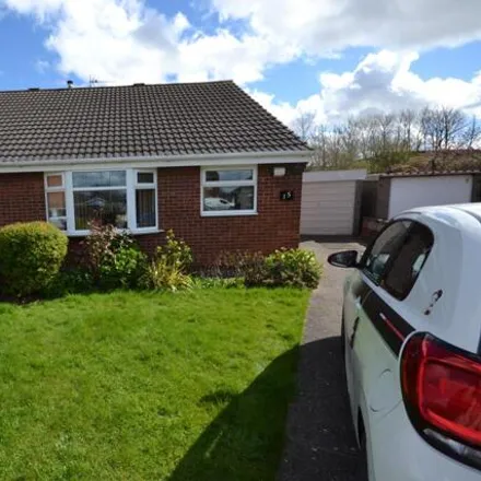 Buy this 2 bed house on Staxton Court in Hull, HU9 2RW