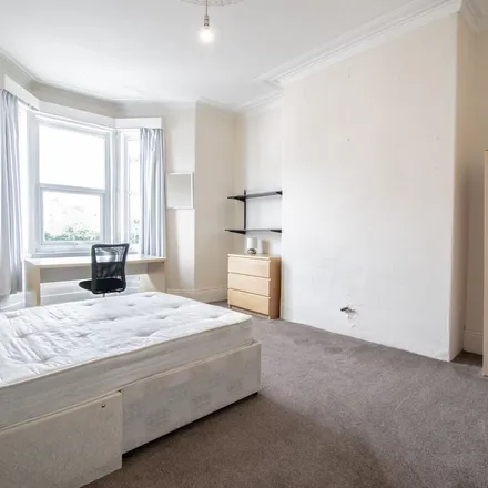 Rent this 4 bed apartment on Holmwood Grove in Newcastle upon Tyne, NE2 3DS