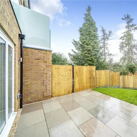 Image 6 - Rivermount Gardens, Guildford, GU2 4DN, United Kingdom - Townhouse for sale